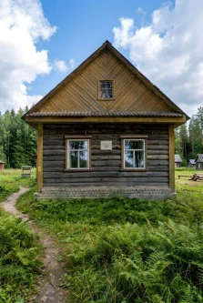 Здание 39,5 кв.м с земельным участком 657 кв.м по адресу: Ярославская область, Брейтовский р-н, д. Остряковка, д. 17